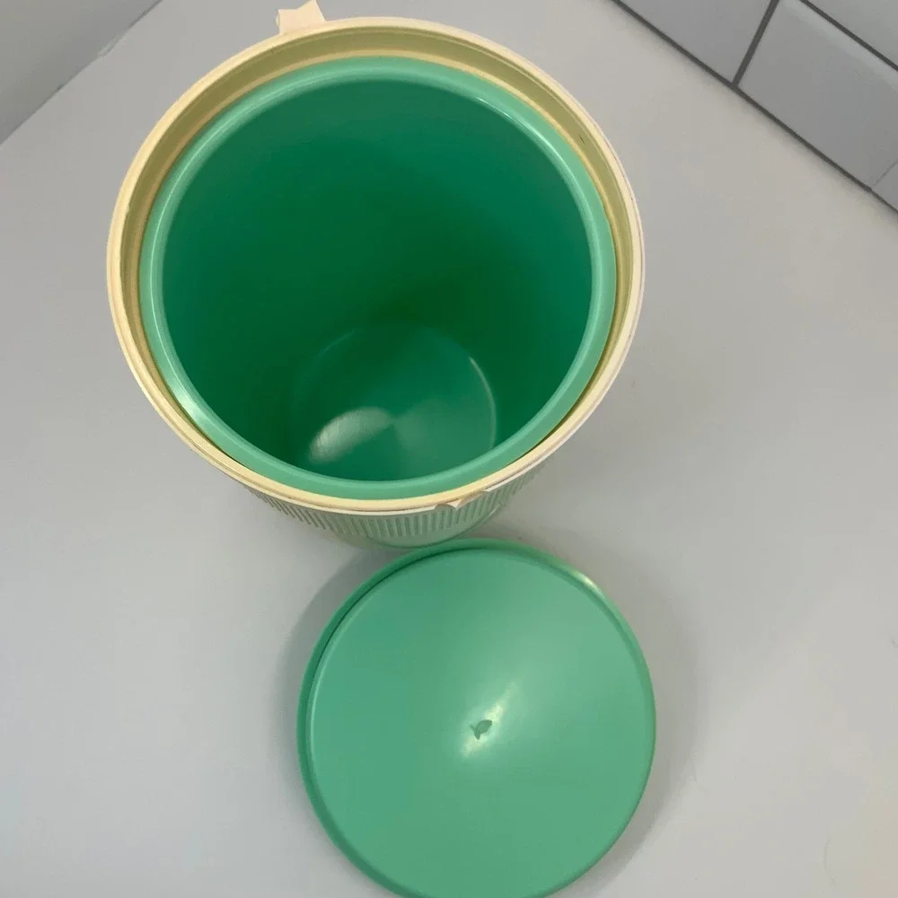 Vintage Unbranded Ribbed Thermal Ice Bucket Plastic Beige Green